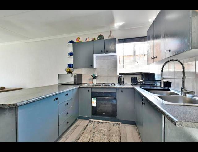 3 BEDROOM HOUSE FOR SALE IN HONEYDEW RIDGE